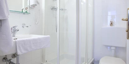 Monteurwohnung - Kühlschrank - Korneuburg - Badezimmer in Apartment -  Apartments für 1 oder 2 Personen