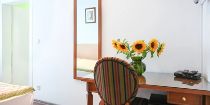 Monteurwohnung - Kühlschrank - PLZ 2362 (Österreich) - Schreibtisch -  Apartments für 1 oder 2 Personen