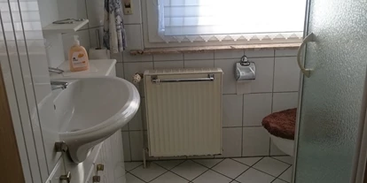 Monteurwohnung - Bettwäsche: Bettwäsche inklusive - PLZ 58640 (Deutschland) - Bad mit Dusche und WC - Ferienwohnung Pulst