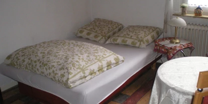 Monteurwohnung - Bettwäsche: Bettwäsche inklusive - PLZ 58638 (Deutschland) - Wohnzimmer, ausklappbares Schlafsofa 2 - Ferienwohnung Pulst