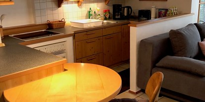 Monteurwohnung - Kühlschrank - PLZ 83256 (Deutschland) - Küche mit Sitzgelegenheit - Ferienwohnung Am Spenderberg