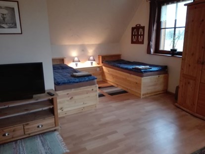 Monteurwohnung - Kühlschrank - PLZ 12557 (Deutschland) - Schlafecke in Zimmer 4 - Pension Feldblick