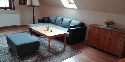 Monteurwohnung - Einzelbetten - Brandenburg - Sitzgruppe in Zimmer 4 - Pension Feldblick