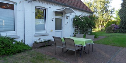 Monteurwohnung - Gülzow (Kreis Herzogtum Lauenburg) - Garten mit Grillterrasse - Monteurzimmer u. Wohnungen Nähe Lüneburg