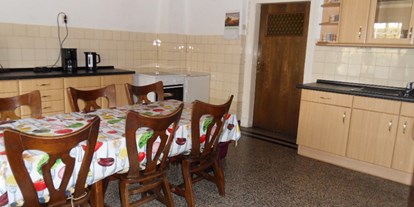 Monteurwohnung - Gülzow (Kreis Herzogtum Lauenburg) - große Küche mit esstisch - Monteurzimmer u. Wohnungen Nähe Lüneburg