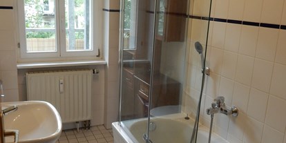 Monteurwohnung - Zöschen - Badezimmer - Zentrale 2 Zimmer EG Wohnung mit Balkon