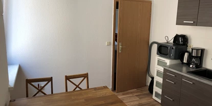 Monteurwohnung - Badezimmer: eigenes Bad - Dößel - Küche - 2 Zimmer Wohnung neben Burg Giebichenstein 