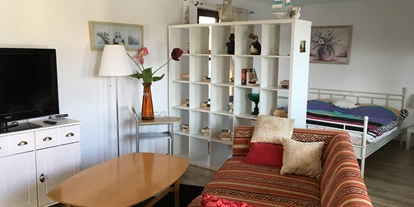 Monteurwohnung - Kühlschrank - Naunhof - Ein Doppelbett ; Sofa kann auch zum Schlafen genutzt werden.
Fernseher  - Ferienwohnung Seeblick