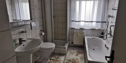 Monteurwohnung - Badezimmer: eigenes Bad - Schloß Holte-Stukenbrock - M&M Apartments