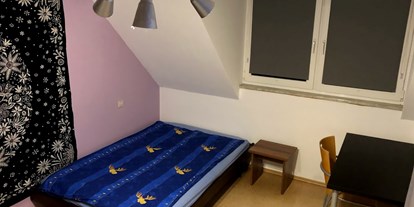 Monteurwohnung - Bettwäsche: Bettwäsche inklusive - Alterkülz - Monteurzimmer in Emmelshausen mit Parkplatz
