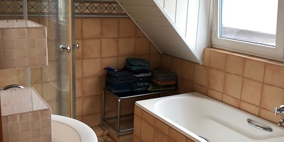 Monteurwohnung - Badezimmer: Gemeinschaftsbad - Löf - Monteurzimmer in Emmelshausen mit Parkplatz