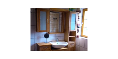 Monteurwohnung - Zimmertyp: Einzelzimmer - Oberdorf (Rennweg am Katschberg) - Badezimmer im Erdgeschoss mit Dusche, WC und Sauna -  Feriendorf Aineck Katschberg