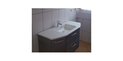 Monteurwohnung - Badezimmer: eigenes Bad - Leoben (Krems in Kärnten) - Badezimmer im Obergeschoss -  Feriendorf Aineck Katschberg
