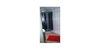 Monteurwohnung - Badezimmer: Gemeinschaftsbad - Puchreit - Dusche im OG -  Feriendorf Aineck Katschberg