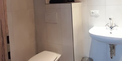 Monteurwohnung - Einzelbetten - Durchholzen - Bad
Dusche/WC - Privatzimmervermietung Foidlbauer 