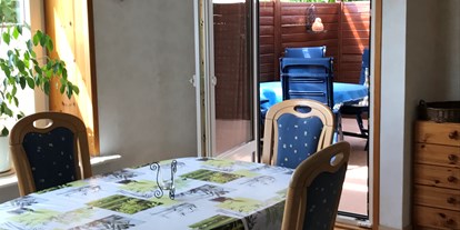 Monteurwohnung - Küche: Gemeinschaftsküche - Alt Duvenstedt - Terrasse mit Gartenzugang - "Villa Düne" für Handwerker und Reisende 