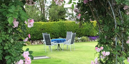 Monteurwohnung - Eckernförde - Sitzmöglichkeit auch im Garten - "Villa Düne" für Handwerker und Reisende 