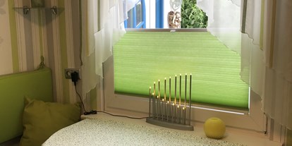 Monteurwohnung - Zimmertyp: Doppelzimmer - Eckernförde - Küche : Sitzplatz - "Villa Düne" für Handwerker und Reisende 