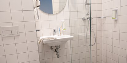 Monteurwohnung - Badezimmer: eigenes Bad - Buchet (Schlüßlberg) - Motel Schlafraum