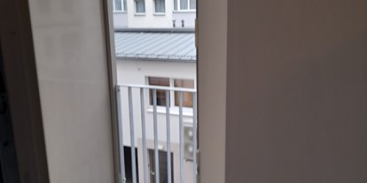 Monteurwohnung - Balkon - Mannswörth - Hotel Paradise