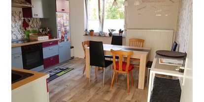 Monteurwohnung - Küche: eigene Küche - Lüneburger Heide - Die Küche im großen Haus - Ferienhaus Kunterbunt 1 und 2
