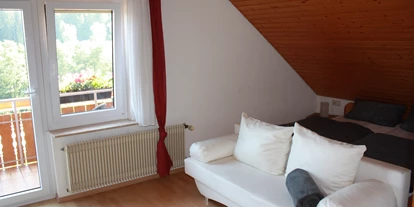 Monteurwohnung - Zimmertyp: Doppelzimmer - Baiersbronn - Schlafzimmer FeWo SPATZENNEST - FERIENHAUS RUOFF - Ursula Ruoff