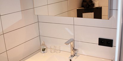 Monteurwohnung - Badezimmer: eigenes Bad - Bösingen (Rottweil) - Bad FeWo WALDBLICK - FERIENHAUS RUOFF - Ursula Ruoff