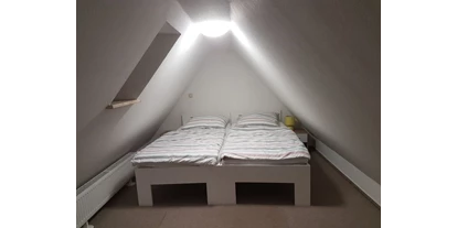 Monteurwohnung - Badezimmer: eigenes Bad - Sachsen - Schlafraum, Wahlweise Doppelbett oder als Einzelbetten - Wohnung Altstadt