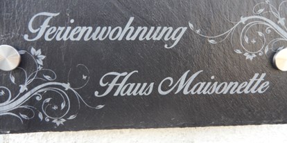 Monteurwohnung - Badezimmer: eigenes Bad - Tanne - Türschild Ferienwohnung - Haus Maisonette am Harz, Thüringen, Deutschland