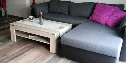 Monteurwohnung - TV - Zorge - Wohnzimmer mit Schlafcouch - Haus Maisonette am Harz, Thüringen, Deutschland