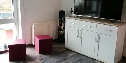 Monteurwohnung - Küche: eigene Küche - Kleinbodungen - Smart TV, Hifi Anlage im Wohnzimmer, Panoramafenster mit elektrischem Außenrollo - Haus Maisonette am Harz, Thüringen, Deutschland