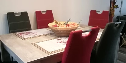 Monteurwohnung - Kühlschrank - Kleinbodungen - Tisch ausziehbar mit 6 Stühlen  - Haus Maisonette am Harz, Thüringen, Deutschland