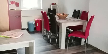 Monteurwohnung - Küche: eigene Küche - Kleinbodungen - Bar und Blick in die Küche - Haus Maisonette am Harz, Thüringen, Deutschland