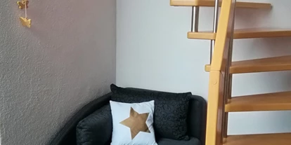 Monteurwohnung - Kühlschrank - PLZ 99752 (Deutschland) - 1. Schlafzimmer ausziehbare Ottomane - Haus Maisonette am Harz, Thüringen, Deutschland
