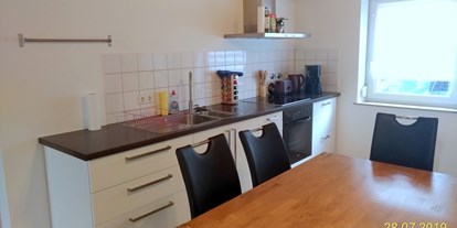 Monteurwohnung - Kühlschrank - Kißlegg - Küche unserer Ferienwohnung "Maja" - Ferienwohnung Maja