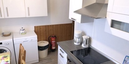 Monteurwohnung - Einzelbetten - PLZ 27749 (Deutschland) - Große Küche im 4-Zimmer Apartment - Haus Wiesenkieker - Monteurzimmer in Werftnähe