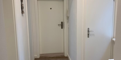 Monteurwohnung - Zimmertyp: Doppelzimmer - PLZ 18196 (Deutschland) - Flur - NAUTICA Apartment Rostock Innenstadt Balkon bis 6 Personen EG