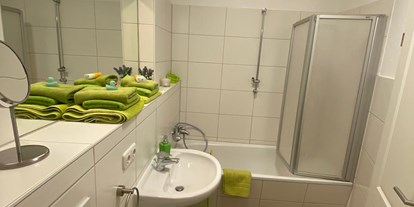 Monteurwohnung - Badezimmer: eigenes Bad - Ostseeküste - *** STÖRTEBEKER *** 2-Zi.Wohnung 1.OG mit Balkon