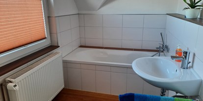 Monteurwohnung - Badezimmer: eigenes Bad - PLZ 29323 (Deutschland) - Bad Badewanne - Ferienwohnung Persuhn