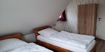 Monteurwohnung - Einzelbetten - Hambühren - Schlafzimmer 1 - Ferienwohnung Persuhn