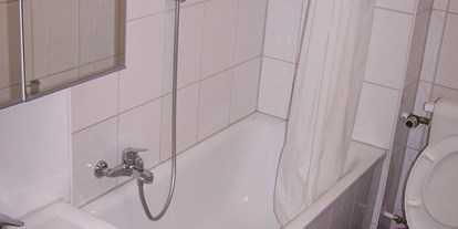 Monteurwohnung - Badezimmer: eigenes Bad - Lauf an der Pegnitz - Living100