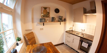 Monteurwohnung - Bettwäsche: Bettwäsche inklusive - Felixsee - Küche mit kompletter Ausstattung - Ferienwohnung am Bullwinkel