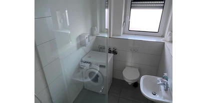 Monteurwohnung - Zimmertyp: Einzelzimmer - PLZ 68519 (Deutschland) - Duschbad mit Waschmaschine und Toilette - Monteurzimmer Biblis