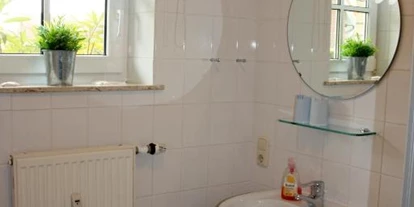 Monteurwohnung - Badezimmer: eigenes Bad - PLZ 26434 (Deutschland) - Bad in Wohnung 3 - Ferienwohnungen Südhoff