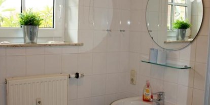 Monteurwohnung - Badezimmer: eigenes Bad - Jever - Bad in Wohnung 3 - Ferienwohnungen Südhoff