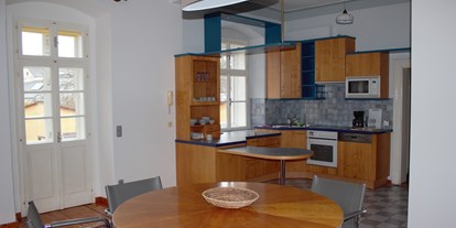 Monteurwohnung - Zimmertyp: Mehrbettzimmer - Vierhöf - Küche und Sitzgelegenheit - Monteurzimmer Gerberei Freistadt