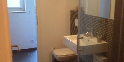 Monteurwohnung - Badezimmer: eigenes Bad - PLZ 64390 (Deutschland) - Apartment mit eigenem Eingang mitten in Bornheim und trotzdem im Grünen