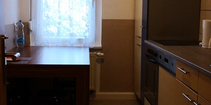Monteurwohnung - Badezimmer: eigenes Bad - Brüheim - Küche für Eigennutzung  - Monteurzimmer mit WLAN und PKW/LKW Parkplatz GOTHA-ZENTRUM 