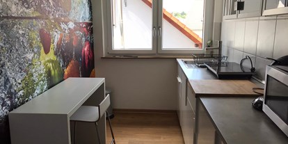 Monteurwohnung - Küche: eigene Küche - Stuttgart West - Unterkunft in Köngen Stuttgart mit moderner Küche - Ferienwohnung ideal für Monteure mit Küche und eigenem Bad in Stuttgart Köngen 