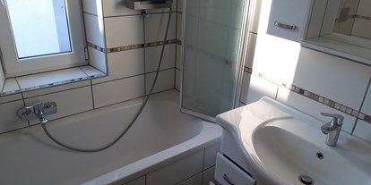 Monteurwohnung - Kühlschrank - Untersteinach - Badezimmer - Der brave Soldat 